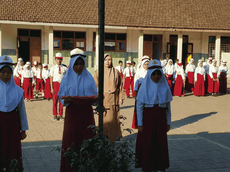 Pelaksanaan Upacara Bendera SDN 1 Kalirejo